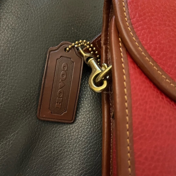 Vintage Coach Sheridan bag in red with brown trim - Picture 9 of 11